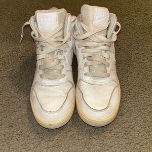 Women’s Nike high top tennis shoes. Sz 9